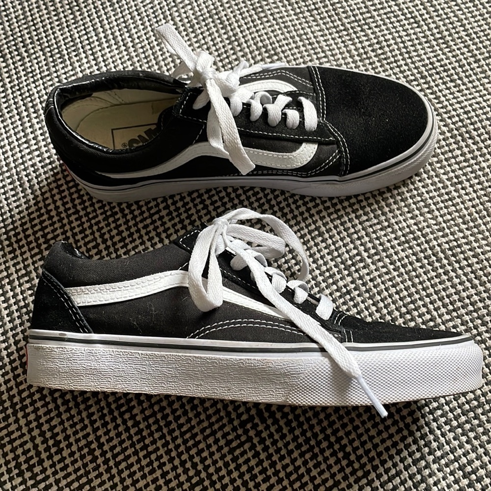 Vans classic shoes women